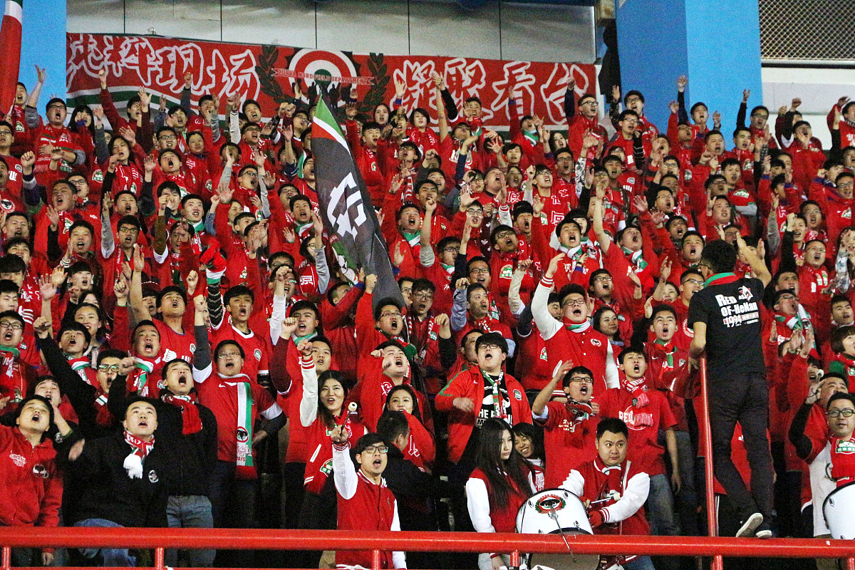 Rookie迎来三赛季出色发挥，中国队观众热烈欢呼！全场沸腾不已的简单介绍